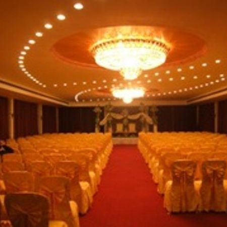 The Shelton Grand Hotel Bengaluru Zewnętrze zdjęcie