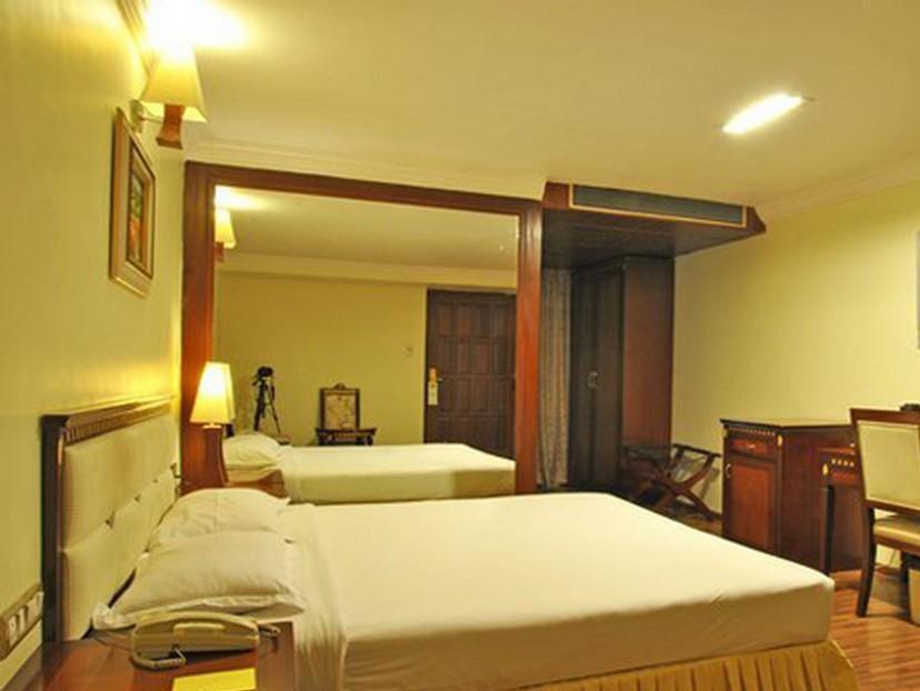 The Shelton Grand Hotel Bengaluru Zewnętrze zdjęcie