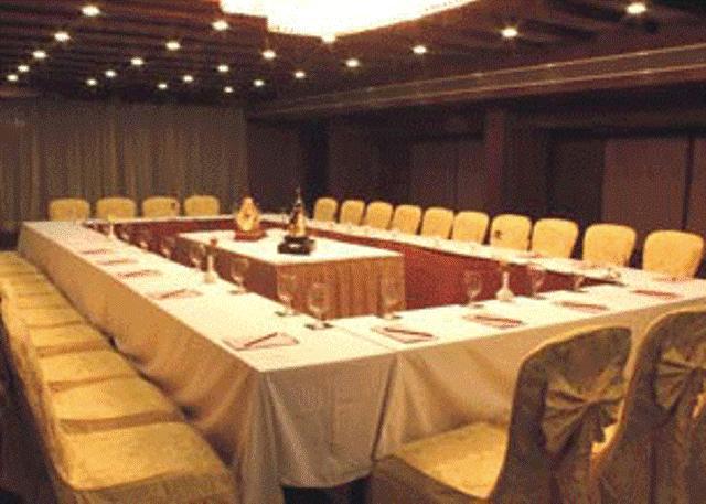 The Shelton Grand Hotel Bengaluru Zewnętrze zdjęcie