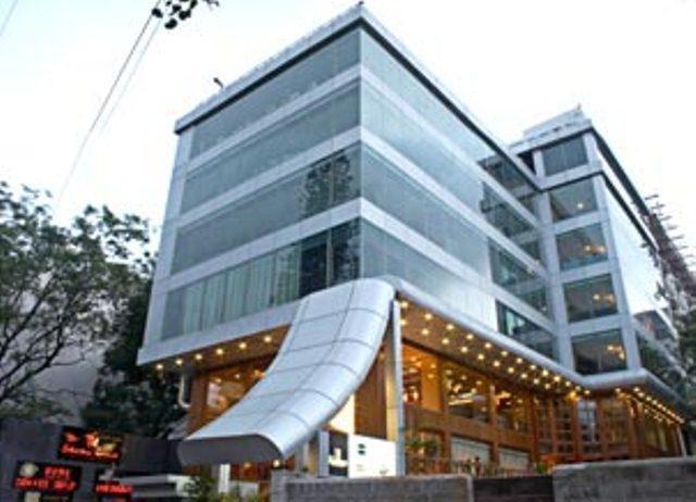 The Shelton Grand Hotel Bengaluru Zewnętrze zdjęcie
